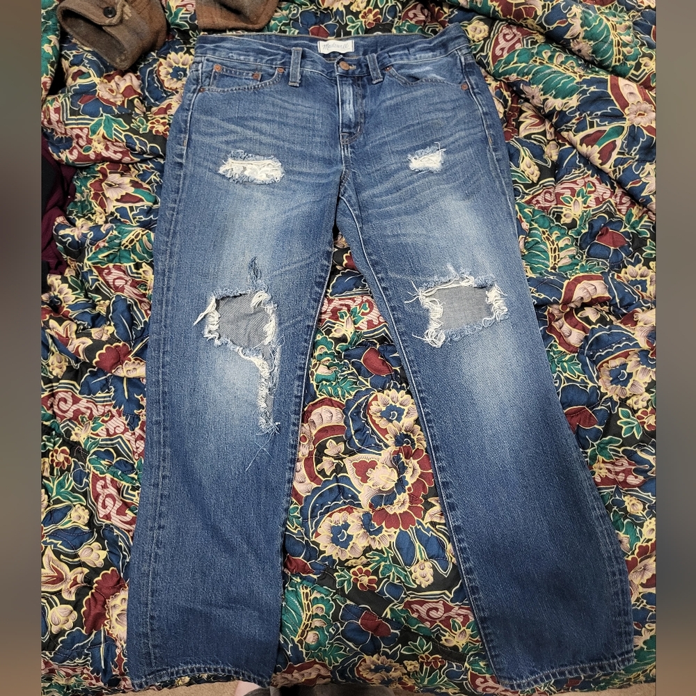 Madewell Boyjeans distressed in size 28